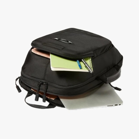 Oakley Backpack perfect for laptop - Picture 3 of 9